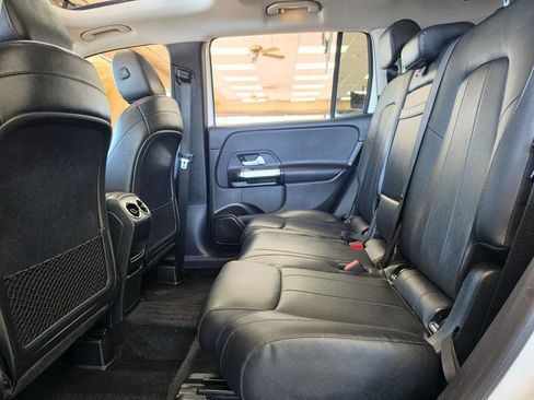 Used 2020 Mercedes-Benz GLB 250 4MATIC w/ Premium Package image 18