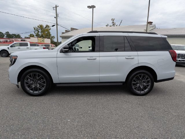 Used 2026 Ford Expedition Platinum w/ Stealth Appearance Package AWD/4WD image 9