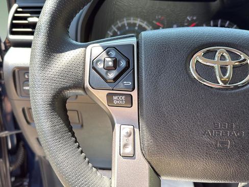 Used 2018 Toyota 4Runner SR5 AWD/4WD image 21