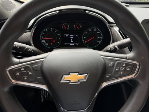 Used 2018 Chevrolet Malibu LT FWD image 13