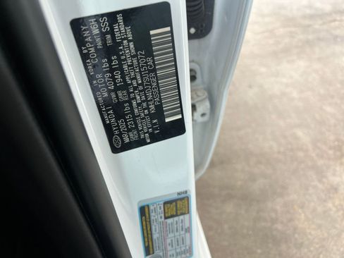 Used 2025 Hyundai Elantra Limited image 29