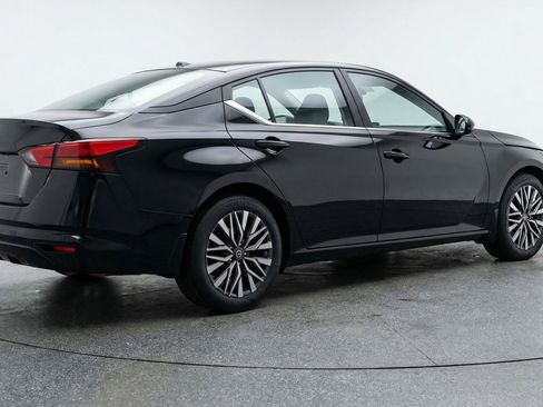 Used 2025 Nissan Altima 2.5 SV FWD image 9