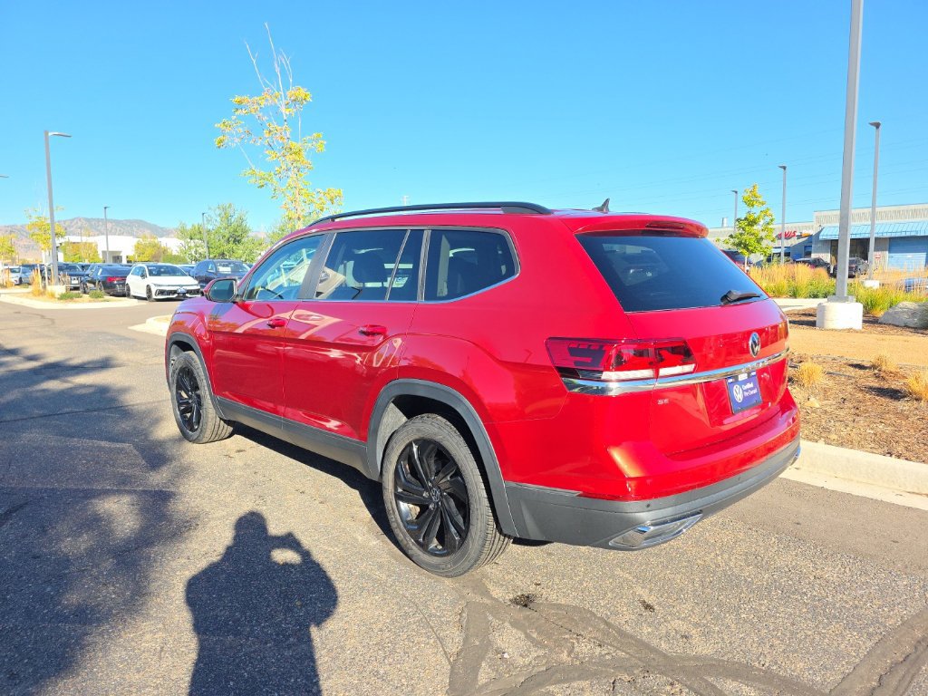 Certified 2023 Volkswagen Atlas SE w/ Black Wheel Package AWD/4WD image 3