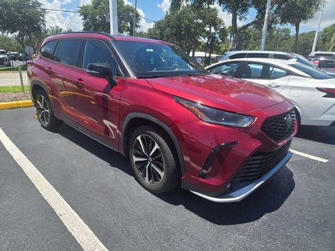 Used 2022 Toyota Highlander XSE AWD/4WD image 1