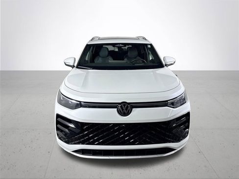 New 2026 Volkswagen Tiguan SEL R-Line image 3