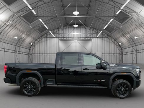 Used 2024 GMC Sierra 3500 AT4 w/ AT4 Premium Plus Package AWD/4WD image 4