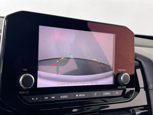 Used 2022 Nissan Pathfinder SV image 11