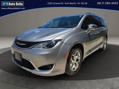 Used 2018 Chrysler Pacifica Limited FWD image 1