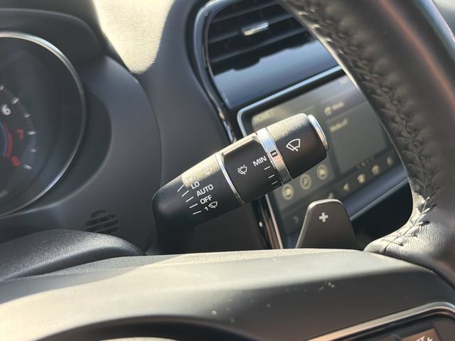 Used 2019 Jaguar XE Premium RWD image 19