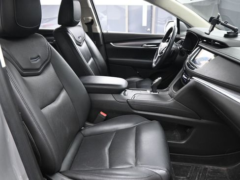 Used 2018 Cadillac XT5 Luxury w/ Driver Awareness Package image 15