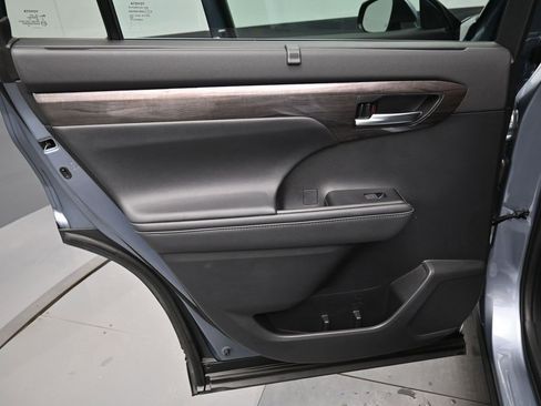 Used 2020 Toyota Highlander Limited image 31