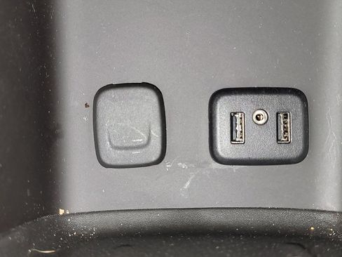 Used 2018 GMC Acadia Denali w/ Technology Package image 24