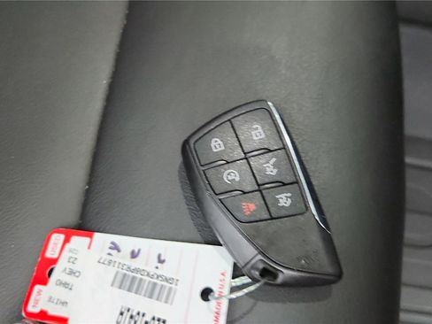 Used 2023 Chevrolet Tahoe Z71 w/ Luxury Package AWD/4WD image 25