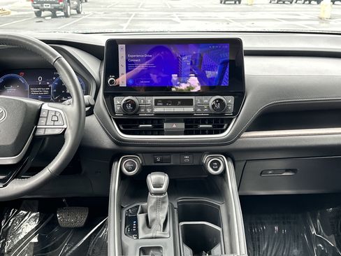 Used 2024 Toyota Grand Highlander AWD Hybrid image 31