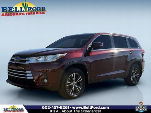 Used 2019 Toyota Highlander Plus w/ Carpet Mat Package (TMS) AWD/4WD image 1