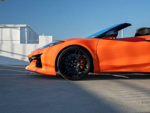 Used 2025 Chevrolet Corvette Z06 w/ Stealth Interior Trim Package RWD image 8