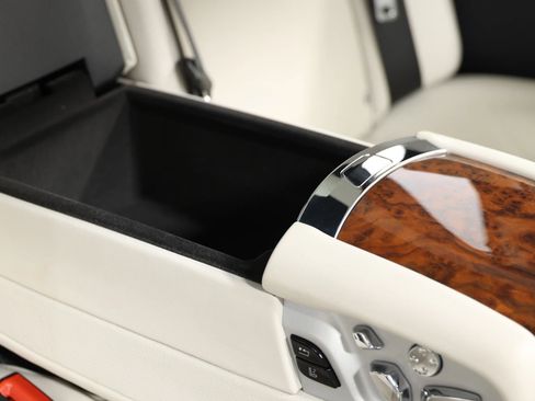 Used 2015 Rolls-Royce Ghost image 77