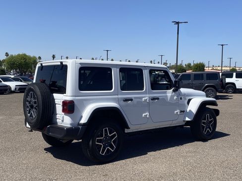 Certified 2025 Jeep Wrangler Unlimited Sahara AWD/4WD image 5
