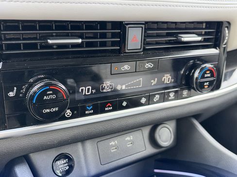 Certified 2025 Nissan Rogue SL w/ Tech Package FWD image 21