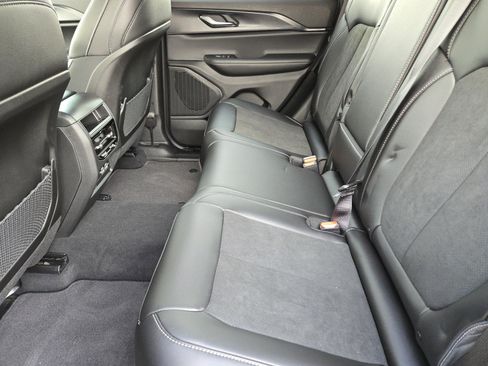 New 2025 Jeep Grand Cherokee 4WD image 20