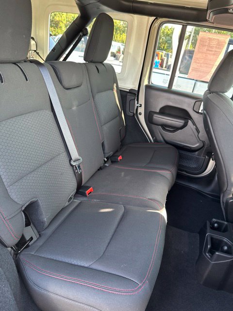 Used 2022 Jeep Wrangler Unlimited Rubicon w/ Cold Weather Group AWD/4WD image 34