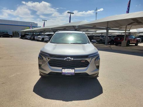 Used 2025 Chevrolet Trax RS w/ Sunroof Package image 3