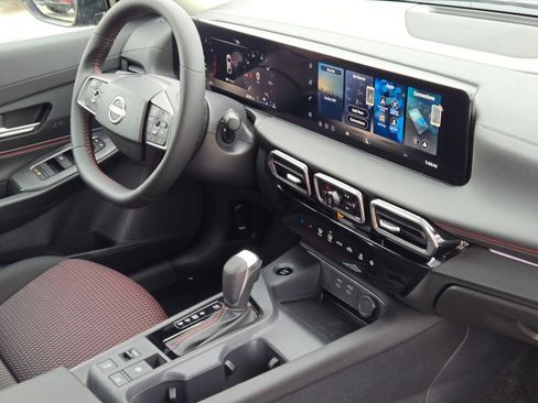 New 2026 Nissan Sentra SR w/ Floor Mat Package FWD image 8
