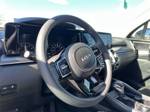 Used 2023 Kia Sorento LX image 12