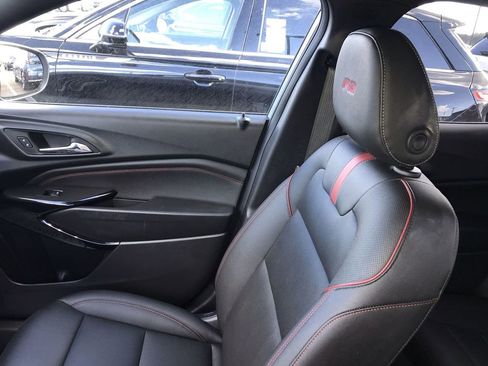 Used 2025 Chevrolet Trax RS w/ Sunroof Package image 23