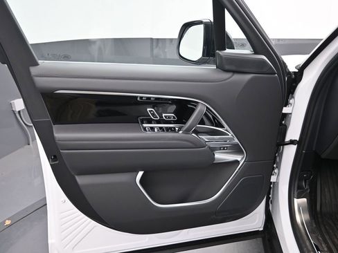 New 2025 Land Rover Range Rover SE AWD/4WD image 23