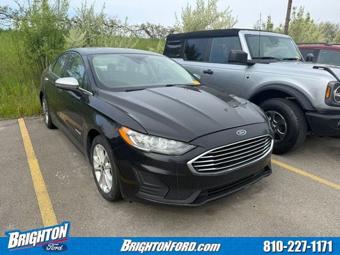 Used 2019 Ford Fusion SE FWD image 4