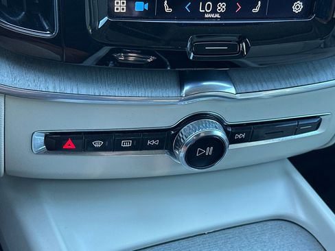 Certified 2023 Volvo XC60 T8 Ultimate image 25