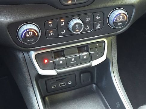 Used 2022 GMC Terrain SLT w/ Elevation Edition FWD image 35