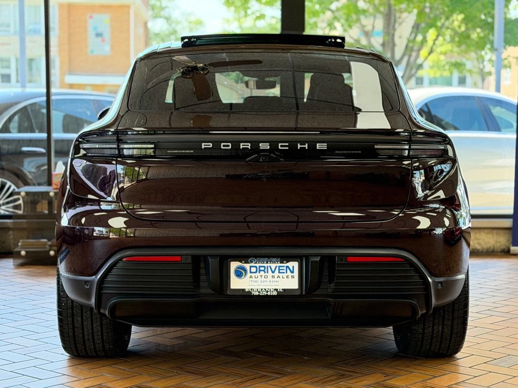 Used 2025 Porsche Macan Electric RWD image 8