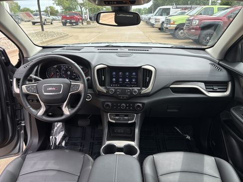 Used 2024 GMC Terrain Denali w/ Denali Premium Package AWD/4WD image 16