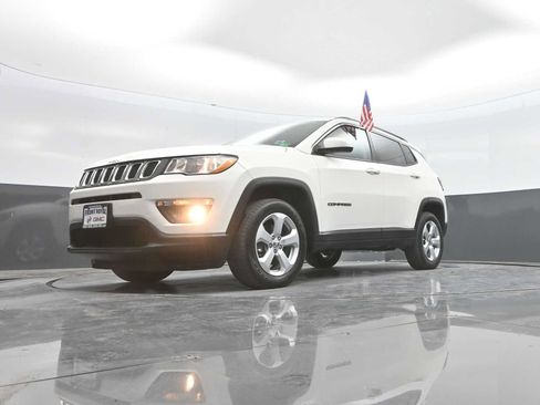 Used 2017 Jeep Compass Latitude w/ Popular Equipment Group AWD/4WD image 46