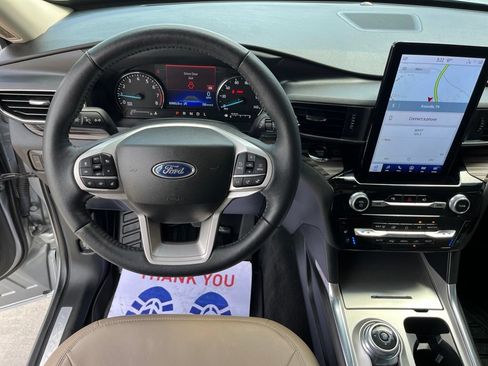 Used 2023 Ford Explorer Limited w/ Limited Technology Package RWD image 8