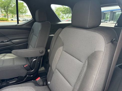 Used 2022 Chevrolet Traverse LT FWD image 18