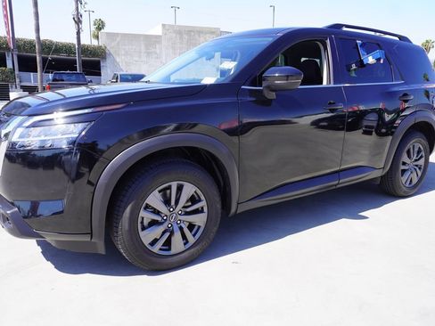 Used 2022 Nissan Pathfinder SV FWD image 4