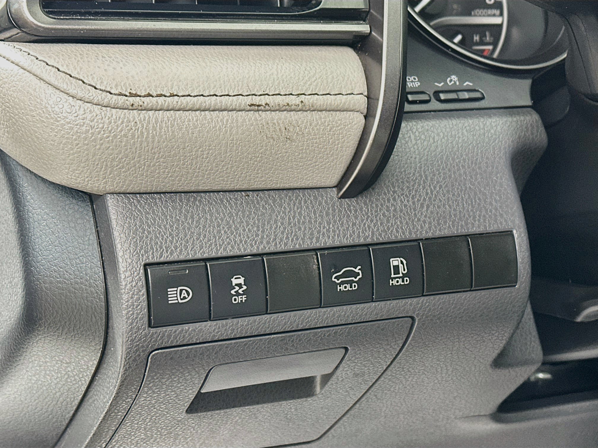 Certified 2024 Toyota Camry SE w/ Protection Package (Q2) (TMS) AWD/4WD image 10