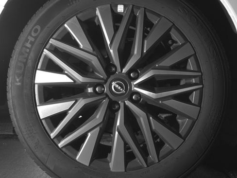 Used 2025 Nissan Altima 2.5 SV FWD image 15