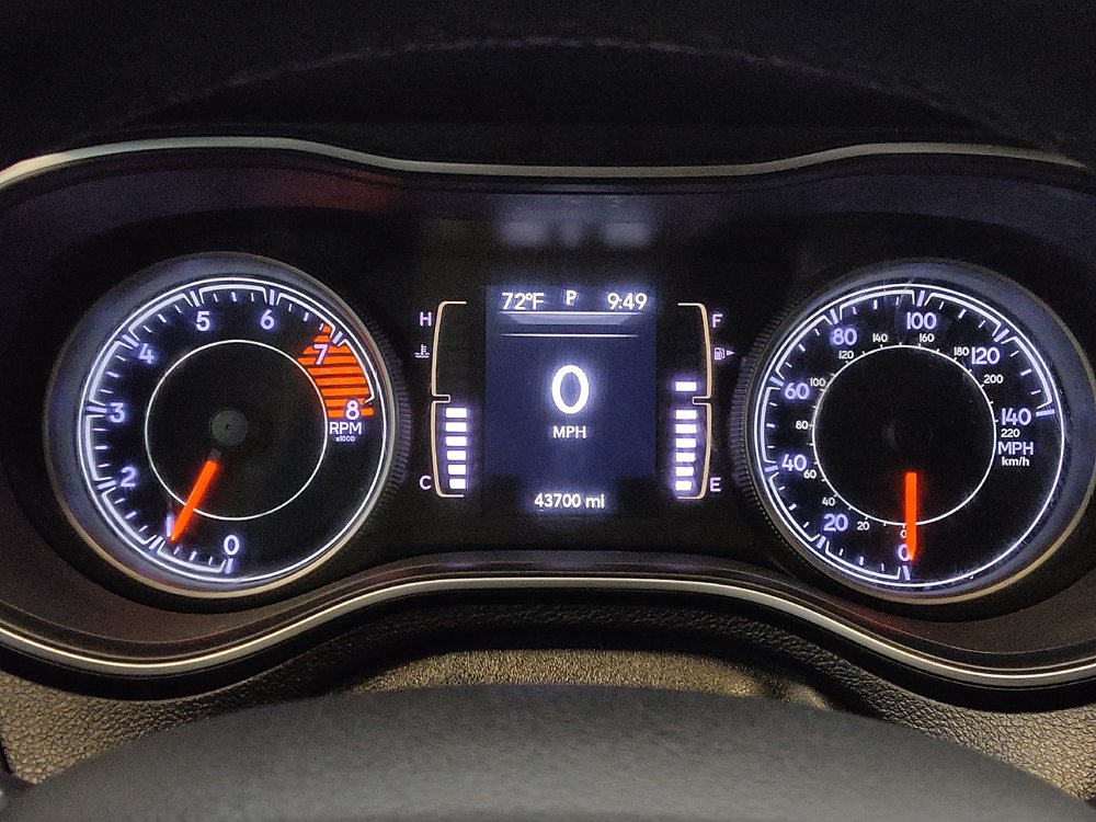 Used 2019 Jeep Cherokee Latitude Plus w/ Comfort/Convenience Group FWD image 23