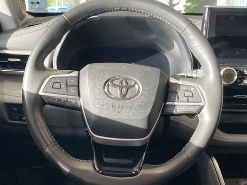 Used 2023 Toyota Highlander Platinum AWD/4WD image 17