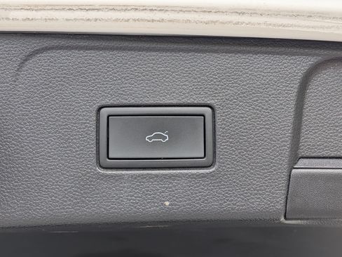 Used 2024 Volkswagen Atlas SE FWD image 14
