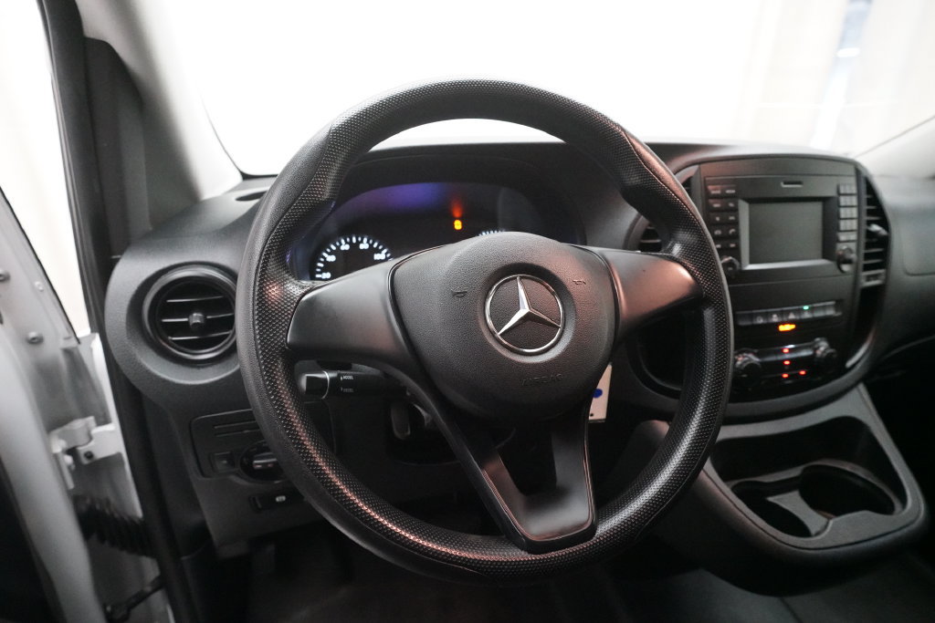 Used 2017 Mercedes-Benz Metris image 3