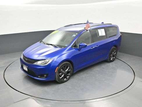 Used 2019 Chrysler Pacifica Touring-L Plus w/ Advanced Safetytec Group FWD image 32