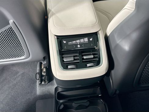 New 2026 Volvo XC90 B5 Plus w/ Protection Package Premier image 28