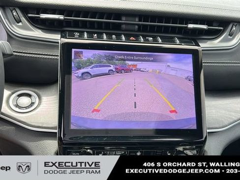 Used 2023 Jeep Grand Cherokee L Limited AWD/4WD image 17