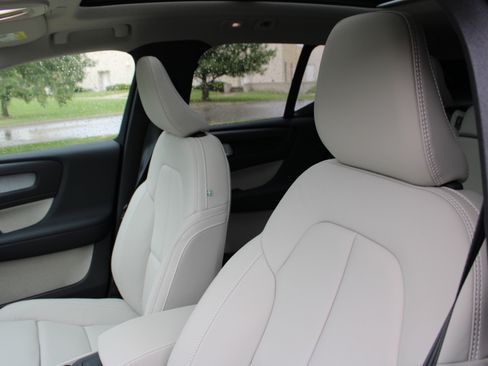 New 2026 Volvo XC40 B5 Ultra w/ Climate Package image 23