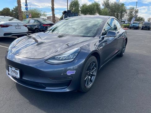 Used 2018 Tesla Model 3 Long Range RWD image 2